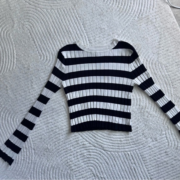 Stripe Ribbed Knit Long Sleeve Top - Picture 3 of 6